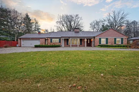 3923 W Kathmar Dr, Jackson, MI 49203