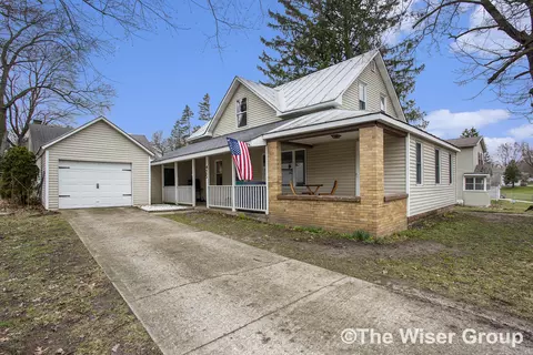 425 Price St, Ionia, MI 48846