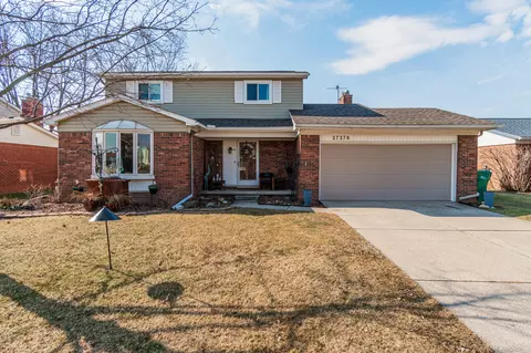 27278 Roney Ave, Brownstown, MI 48183