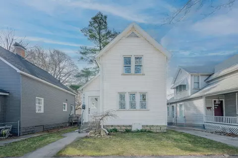 1015 Mcreynolds Ave NW, Grand Rapids, MI 49504