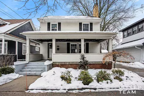 458 Rosewood Ave SE, Grand Rapids, MI 49506