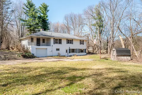 711 Wilson Ave SW, Walker, MI 49534