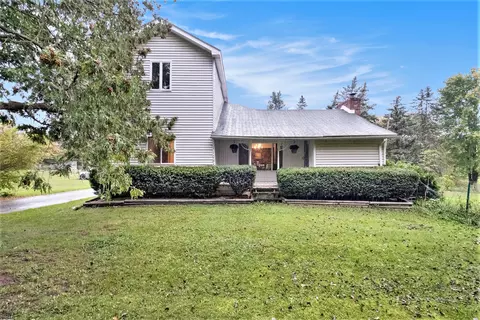 11083 E Maple Ave, Davison, MI 48423