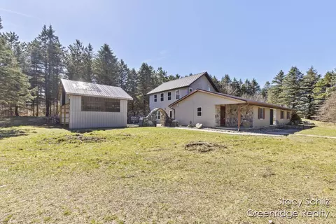 10002 Nashville Hwy, Vermontville, MI 49096