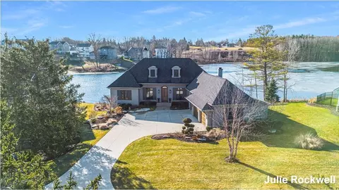 3734 Water Leaf Ct NE, Grand Rapids, MI 49525