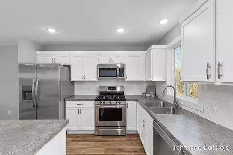 606 Rust Ave, Big Rapids, MI 49307 photo 3