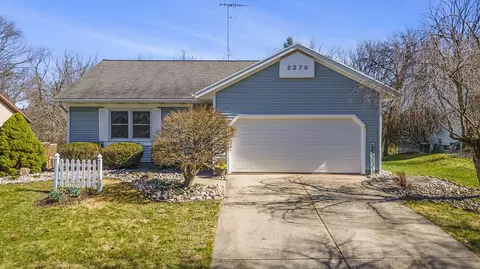 2370 Meadowglen Dr NE, Grand Rapids, MI 49505