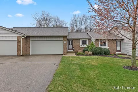 860 Creekridge Dr, Holland, MI 49423