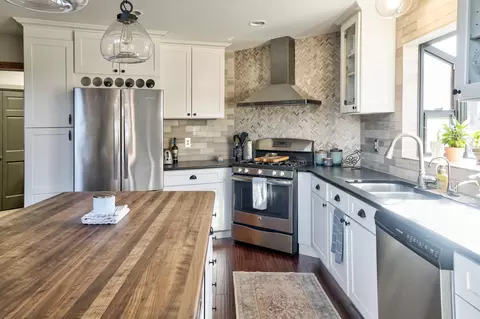 6114 Strawberry Lake Rd, Whitmore Lake, MI 48189