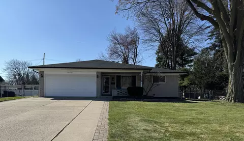 16118 E 14 Mile Rd, Fraser, MI 48026