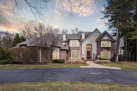 5281 River Ridge Dr, Brighton, MI 48116