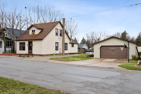 323 Stowell St NW, Comstock Park, MI 49321