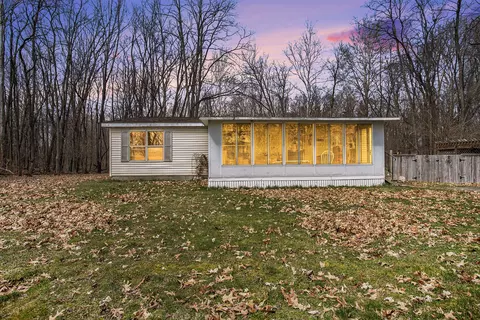 22874 Riverside Dr, Mendon, MI 49072