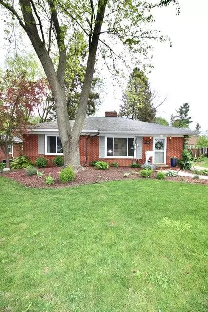 651 Comstock Blvd NE, Grand Rapids, MI 49505