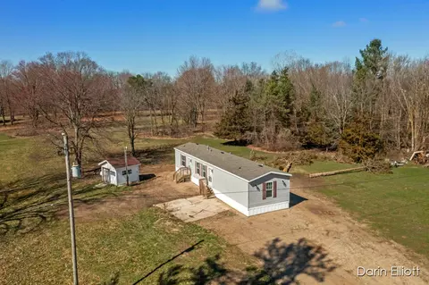 2847 Hillcrest Dr, Ionia, MI 48846
