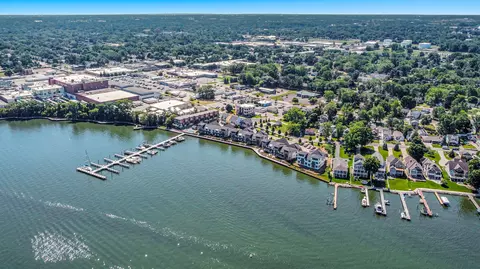 565 Macatawa Ave #13, Holland, MI 49423