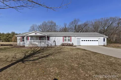 32610 Pinedale Ln, Gobles, MI 49055