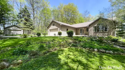 8375 Winterforest Dr NE, Rockford, MI 49341