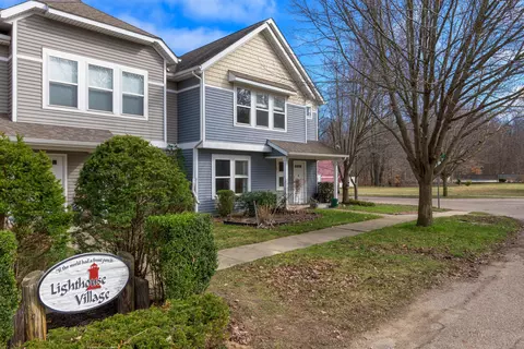 5317 Anchor Dr #10, South Haven, MI 49090