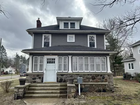 78 Spring St, Hillsdale, MI 49242