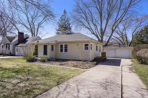 14823 Lakeshore Ave, Grand Haven, MI 49417
