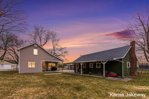610 S Front St, Belding, MI 48809 photo 3