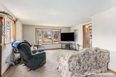 610 S Front St, Belding, MI 48809 photo 9