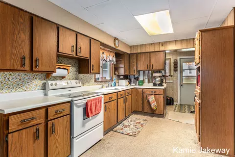 610 S Front St, Belding, MI 48809 photo 12