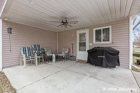 610 S Front St, Belding, MI 48809 photo 7
