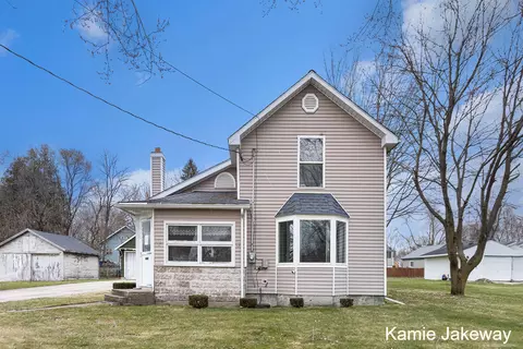 610 S Front St, Belding, MI 48809 photo 4