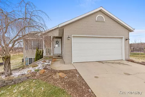 2303 Winston View Dr, Cedar Springs, MI 49319