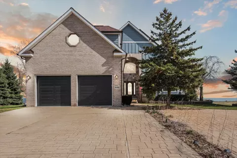 35705 Erie Dr, Brownstown, MI 48173