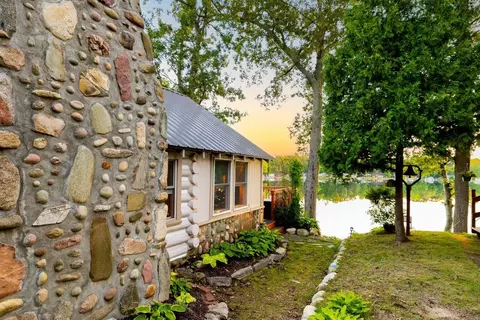 201 N Coolidge Dr, Six Lakes, MI 48886