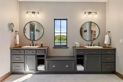 Bath - 4992 E Loop Rd, Hesperia, MI 49421 photo 2 of 10