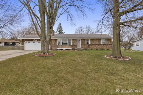 6962 Kayboer Dr, Jenison, MI 49428