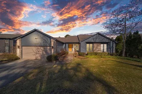 6206 N Shore Dr, West Bloomfield, MI 48324