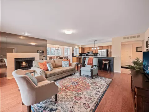 21098 Boulder Cir, Northville, MI 48167