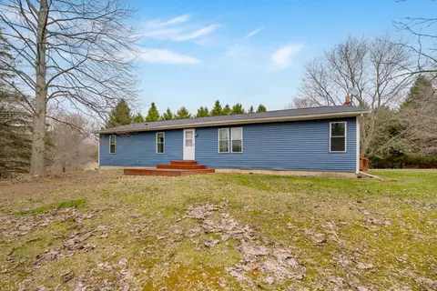 337 5th St, Plainwell, MI 49080