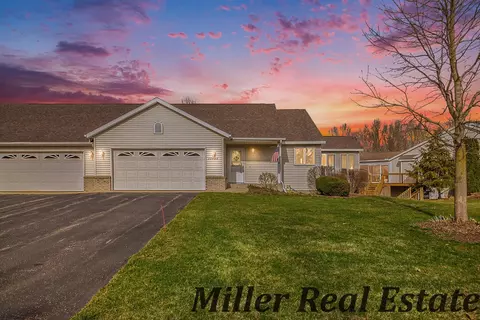 12446 Bay View Dr, Wayland, MI 49348
