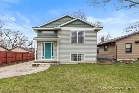 3803 Oriole Ave SW, Wyoming, MI 49509