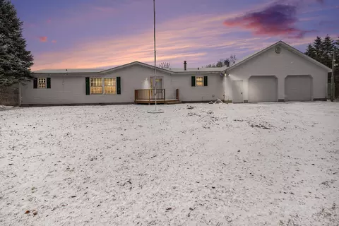 18002 120th Ave, Leroy, MI 49655