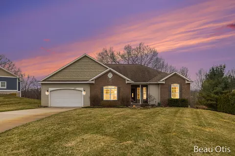 6727 Chancery Dr, Alto, MI 49302