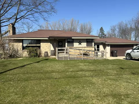 9975 Perry St, Zeeland, MI 49464