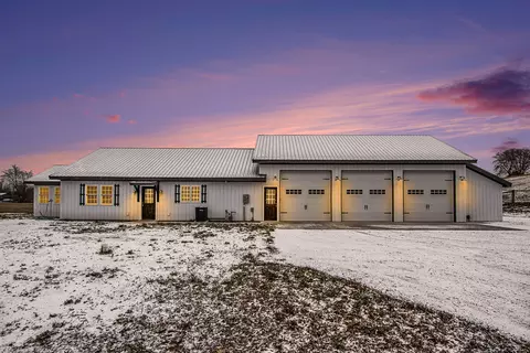 63601 Fair Rd, Sturgis, MI 49091