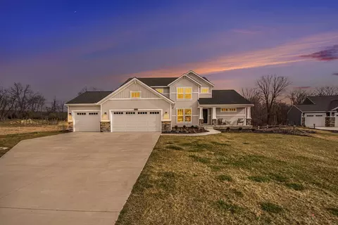 12219 Harvest Home Dr, Lowell, MI 49331
