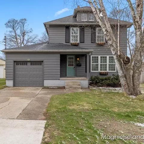 23 N Lincoln St, Rockford, MI 49341