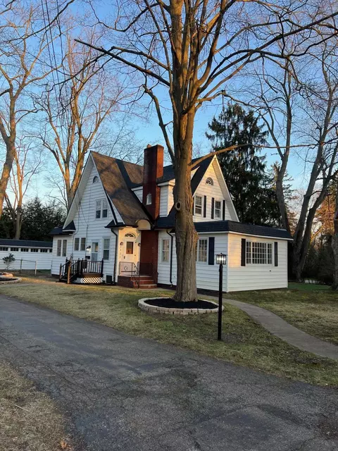 2401 Oakland Dr, Kalamazoo, MI 49008