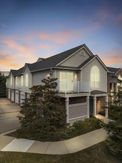 11200 Farmingdale Ln, Commerce Twp, MI 48390