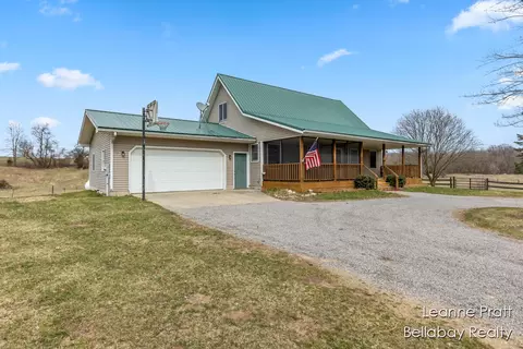 875 E Sager Rd, Hastings, MI 49058