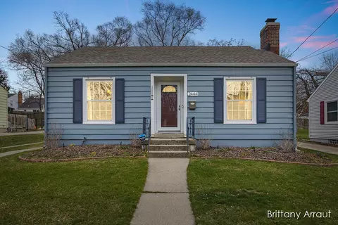 2444 Almont Ave SE, Grand Rapids, MI 49507